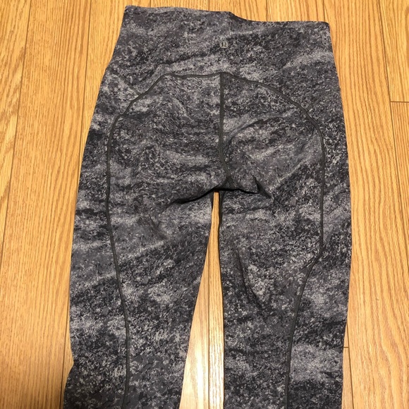 Lululemon leggings - Picture 5 of 10
